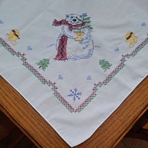 Embroiderd Cross Stitch Christmas Tablecloth Polar Bear Size 68"x52.5" H… - Picture 5 of 8